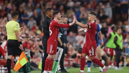 凯尔凯兹：罗伯逊是利物浦的传奇，我很荣幸他在我身边