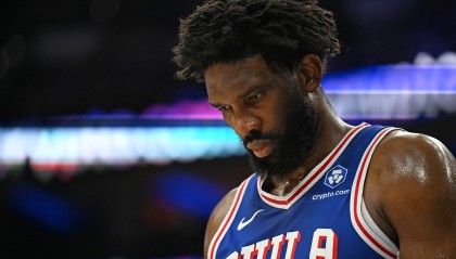 开云官方网站-频频造杀伤！恩比德半场9中5&amp;罚球9中8 得到18分7板3助