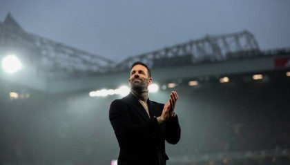 开云官网-曼联官宣范尼离队令球迷失望，弗莱彻为啥留下了？