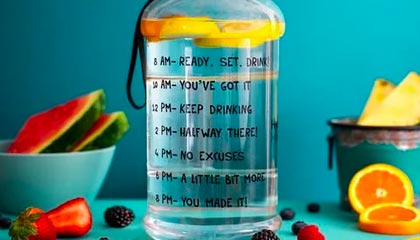 kaiyun-C罗携胜利队友迎接马内归队，并为他送上庆功蛋糕