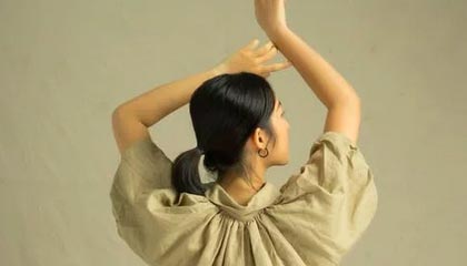 布斯克茨30米直塞梅西，后者挑射破门成功